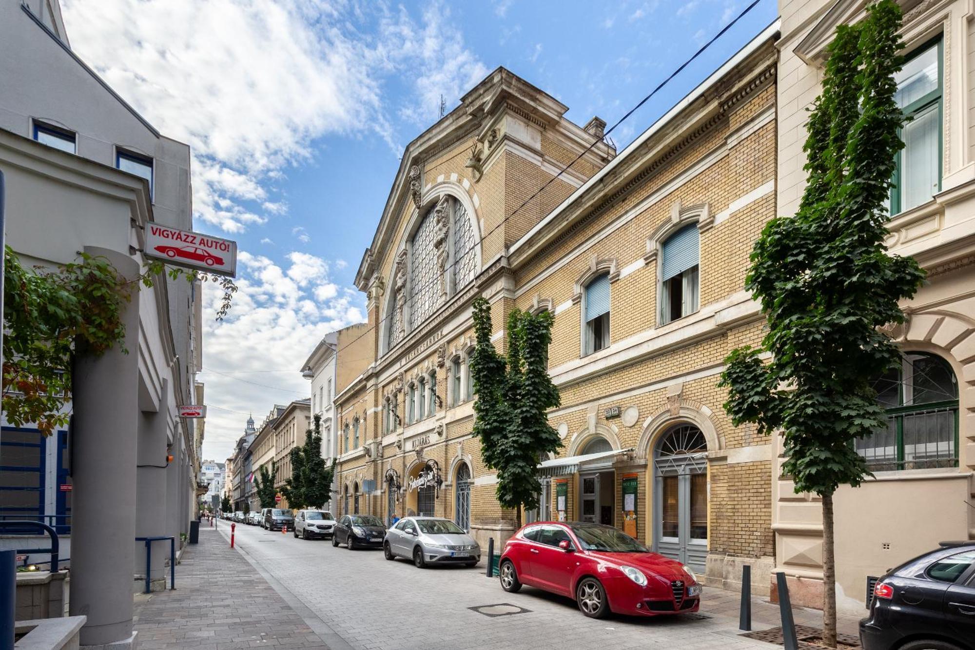 V26 Freedom Lodge Apartment Budapest Bagian luar foto